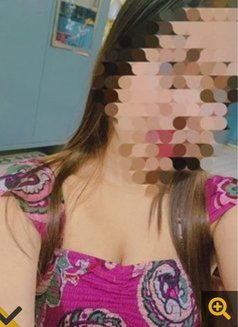 Nisha ( Meet and Live Session) - puta in Hyderabad Photo 1 of 4