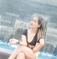 Tannu real meet and Cam Queen - puta in Indore