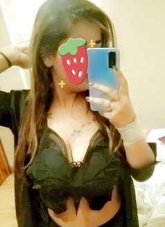 Tannu real meet and Cam Queen - escort in New Delhi Photo 13 of 15