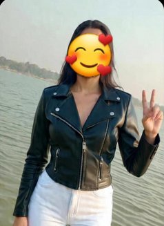 Nisha call girl cam and real meet - escort in Hyderabad Photo 1 of 3