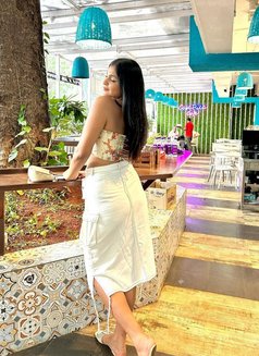 Nisha Sharma - puta in Abu Dhabi Photo 1 of 4