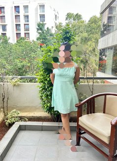 Nisha Singh - puta in Bangalore Photo 3 of 7
