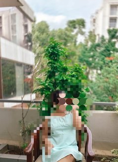 Nisha Singh - puta in Bangalore Photo 5 of 7