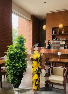 Nisha Singh - puta in Bangalore Photo 6 of 7