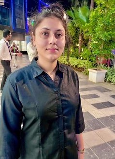Nishu - escort in Mumbai Photo 1 of 3