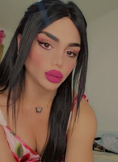 Nissan - Transsexual escort in Beirut Photo 4 of 19