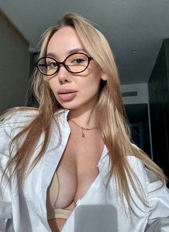 Nita Tantic Masseuse - puta in Dubai Photo 12 of 12