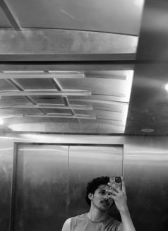 Nithu - Acompañantes masculino in Abu Dhabi Photo 1 of 2