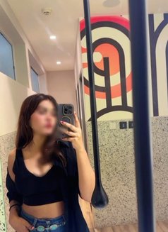 Nitu - escort in Mumbai Photo 1 of 1