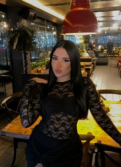 Nivin - escort in Beirut Photo 3 of 4