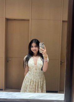 Nivyy - puta in Mumbai Photo 3 of 3