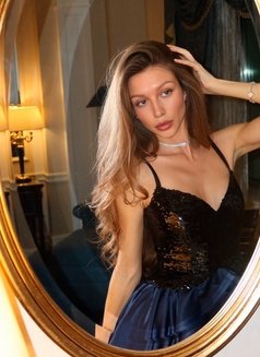 Nixie - escort in Dubai Photo 4 of 6