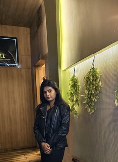 Niya - Intérprete de adultos in New Delhi Photo 1 of 1