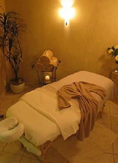 Noah - masseur in Al Manama Photo 6 of 6