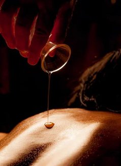 Noah - Masajista in Al Manama Photo 3 of 4