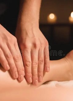 Noah - Masajista in Al Manama Photo 4 of 4