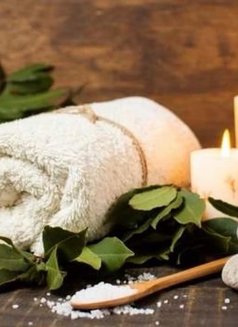 Noah - masseur in Al Manama Photo 2 of 3