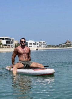 Noah - Acompañantes masculino in Dubai Photo 10 of 14