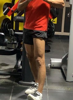 Noah - masseur in Al Manama Photo 2 of 2