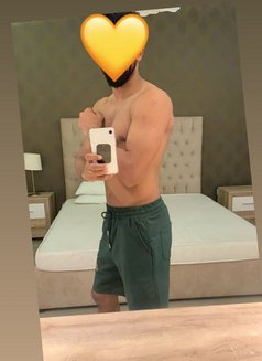 Noah - masseur in Al Manama Photo 3 of 6