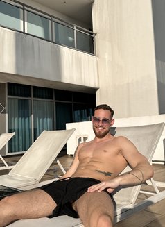 Noah - Male escort in Manila Photo 2 of 9