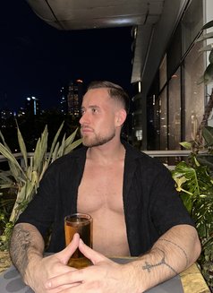 Noah - Male escort in Manila Photo 4 of 9