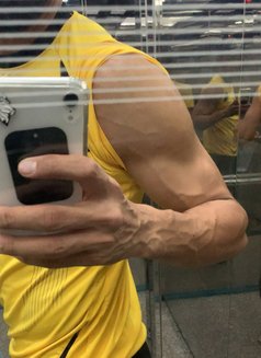 Noah3371 - masseur in Al Manama Photo 1 of 2