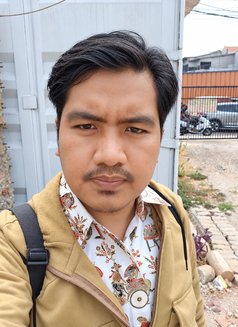 Noan - Male escort in Jakarta Photo 7 of 8