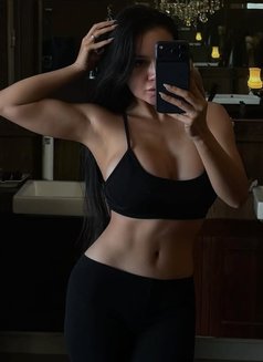 Discreet Escort - escort in Tokyo Photo 5 of 7