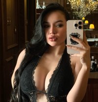 Discreet Escort - puta in Tokyo Photo 7 of 7