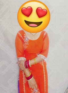 INDEPENDENT HOUSE WIFE MATTURE BIG BOOB - escort in Noida Photo 1 of 28