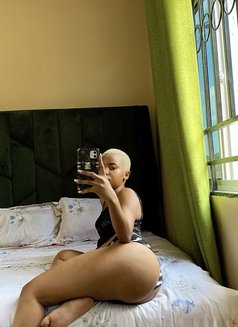 Nola - puta in Lagos, Nigeria Photo 2 of 4