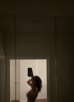 Hazel - escort in Cairo Photo 2 of 2