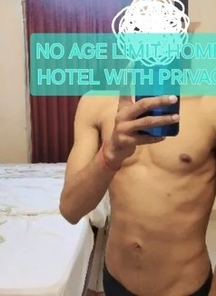 Nonstop Pussy Licking Fucking Massage - Acompañantes masculino in Gurgaon Photo 2 of 2