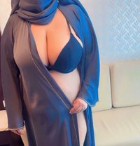 Hijabi queen now offers video recording - escort in Dubai