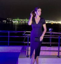 Noor College Student - puta in Abu Dhabi