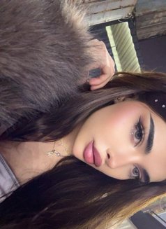 Noor - Transsexual escort in Riyadh Photo 4 of 12