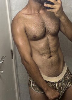 Noor - Male escort in Muscat Photo 7 of 11