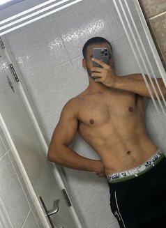 Noor - Male escort in Muscat Photo 9 of 11