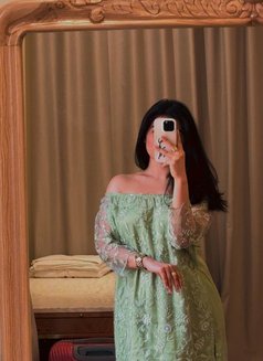 Noor in Jvc - puta in Dubai Photo 1 of 9