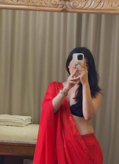 Noor in Jvc - puta in Dubai Photo 4 of 9