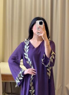Noor in Jvc - puta in Dubai Photo 1 of 9
