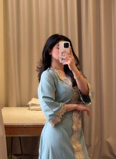 Noor in Jvc - puta in Dubai Photo 2 of 9