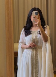 Noor in Jvc - puta in Dubai Photo 5 of 9