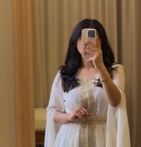 Noor in Jvc - puta in Dubai Photo 5 of 9