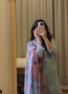 Noor in Jvc - puta in Dubai Photo 7 of 9