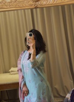 Noor in Jvc - puta in Dubai Photo 8 of 9