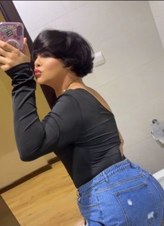 Noor - Male escort in Riyadh Photo 3 of 4