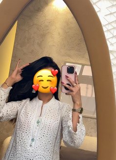 Noor Pakistani Young Model in JVC - puta in Dubai Photo 2 of 10