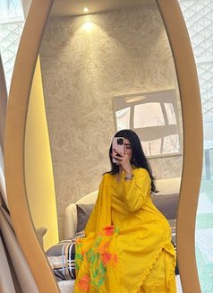 Noor Pakistani Young Model in JVC - puta in Dubai Photo 3 of 10